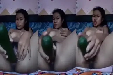 ABG Bokep Indo Sange Berat Masukin Timun Ke Memek Basah Becek