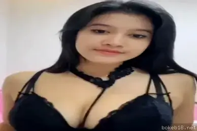 Cewek cantik toket gede seksi pamer tubuh di live