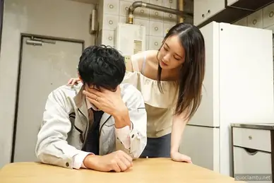 Istri berselingkuh dengan bos suami agar suami tidak dipecat