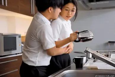 Kakak perempuan datar rekan kerja imut menggoda vagina gemuk