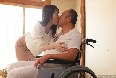 Menantu Bakti Rawat Ayah Mertua Cacat Ngocok