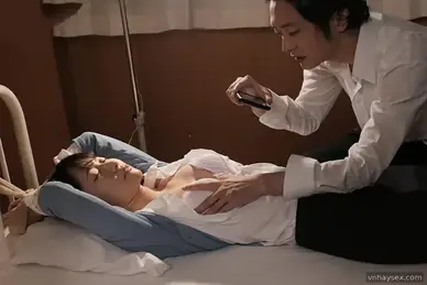 Siswa nakal menggoda guru meskipun tahu bahwa guru tersebut sudah memiliki pacar