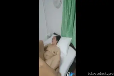 Tante Bohay Digentot Om Gede di Kontrakan Panas